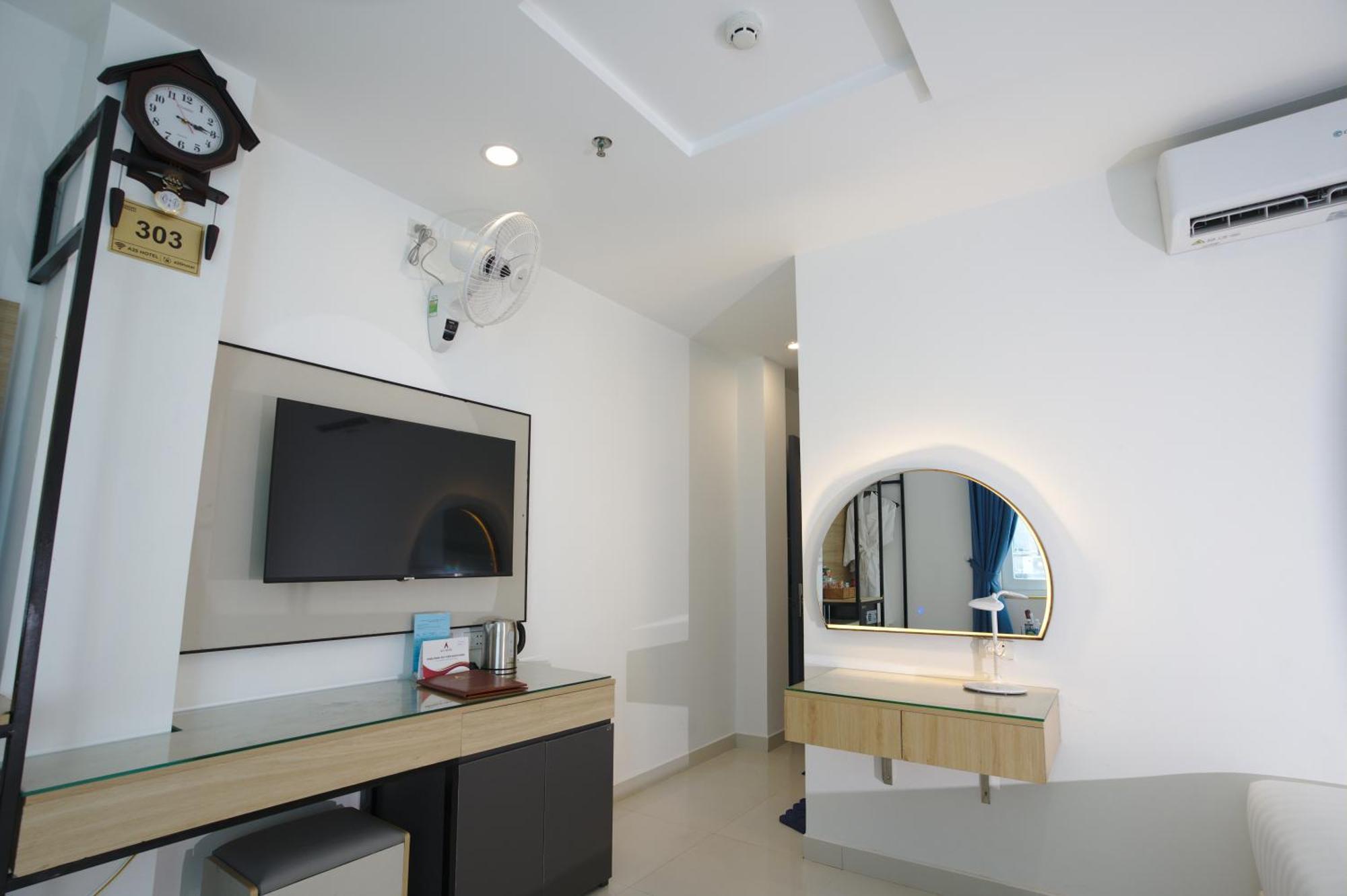 A25 Hotel - 14 Luong Huu Khanh Ho Chi Minh City Exterior photo
